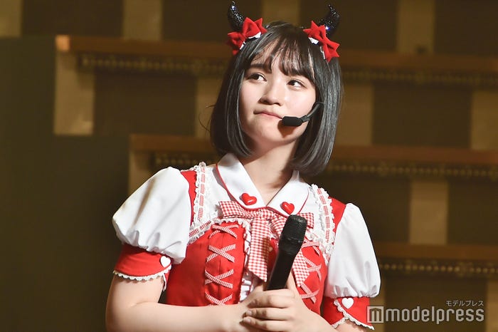 姉からの手紙に涙目になる矢作萌夏「AKB48矢作萌夏ソロコンサート~みんなまとめてすちにさせちゃうぞ~」 (C)モデルプレス