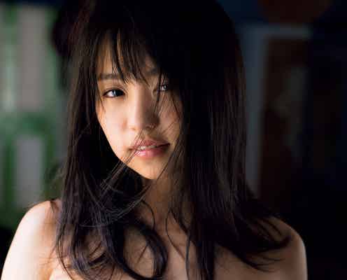 大原優乃、艶やかビキニ姿 たわわバストあらわ
