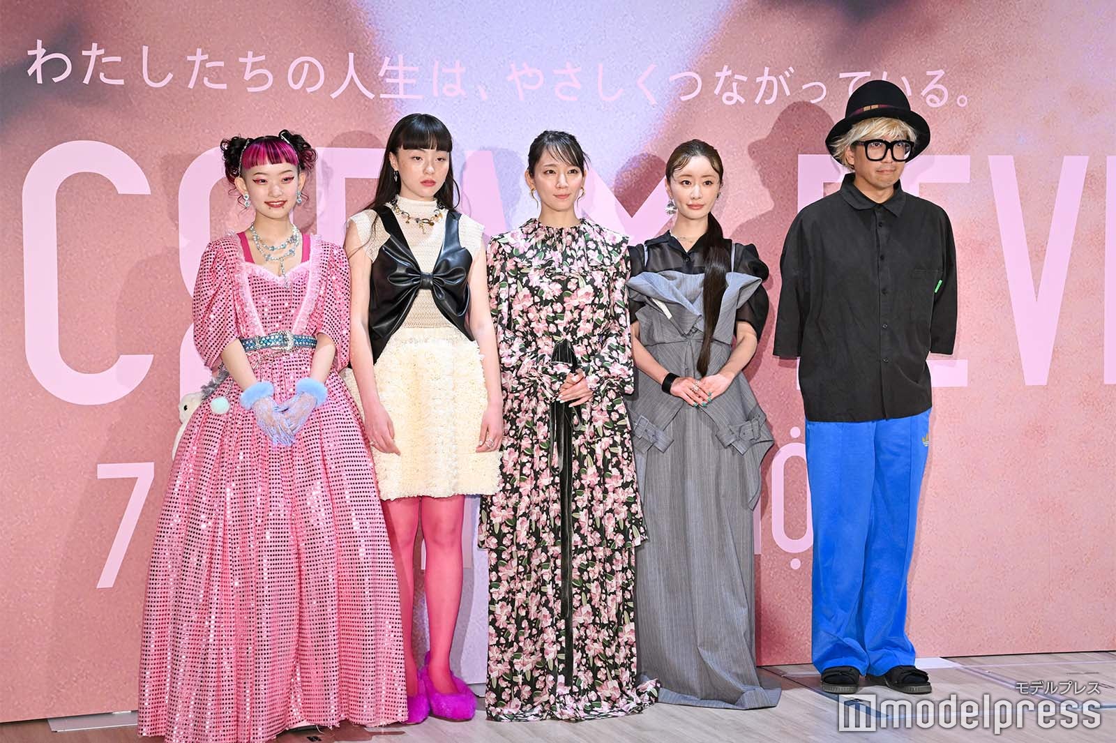 詩羽、モトーラ世理奈、吉岡里帆、松本まりか、千原徹也監督（C）モデルプレス