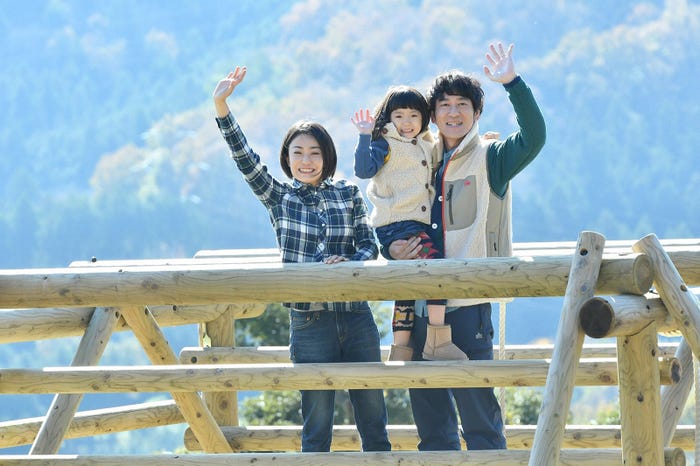 菅野美穂、稲垣来泉、田中直樹/「砂の塔~知りすぎた隣人」第9話より(C)TBS