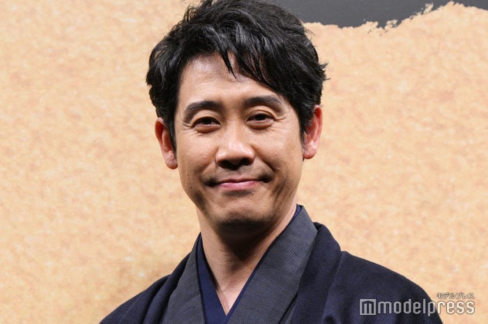 撮影中のケガで7針縫っていた大泉洋(C)モデルプレス