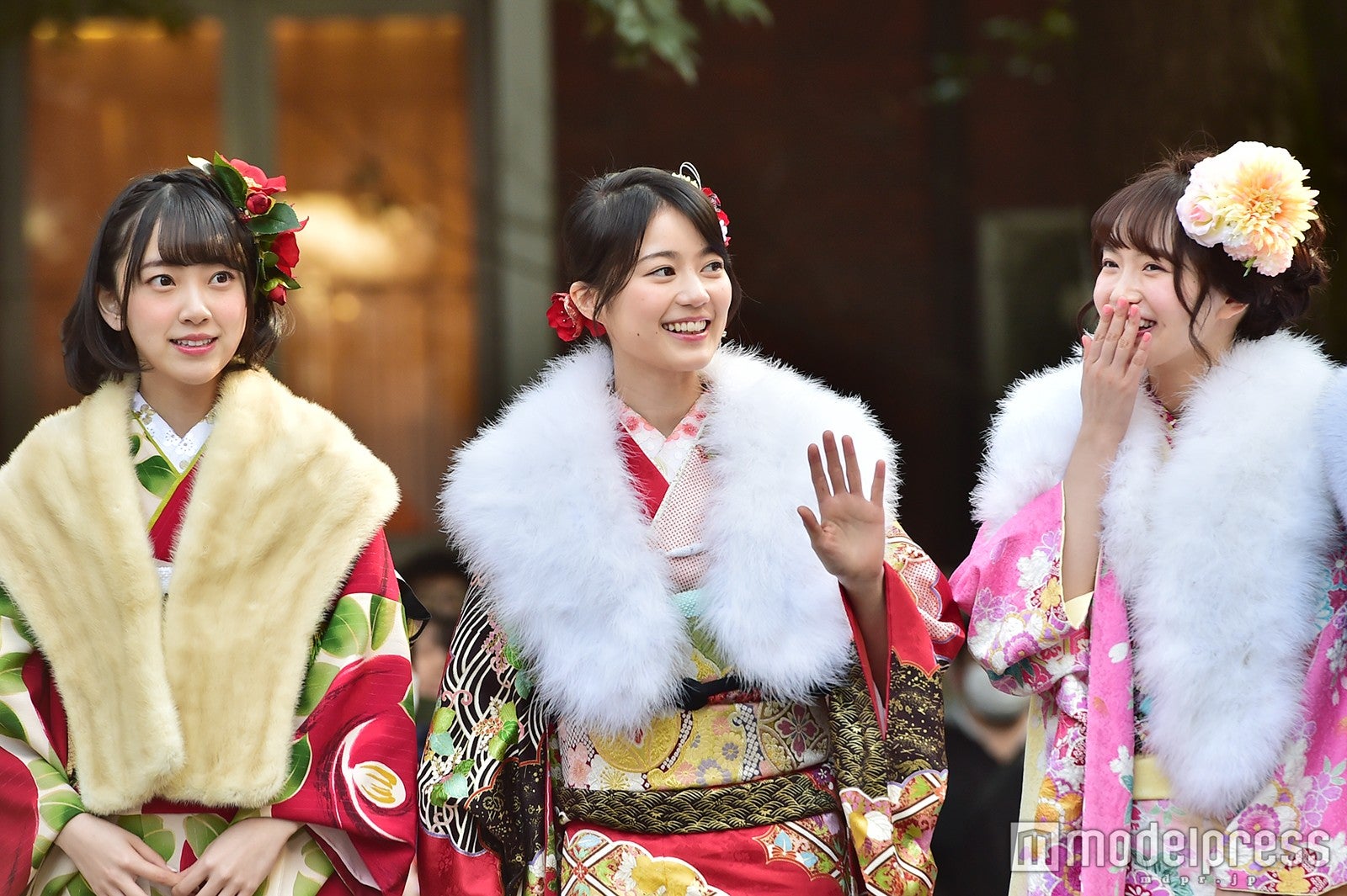 堀未央奈、生田絵梨花、中元日芽香（C）モデルプレス