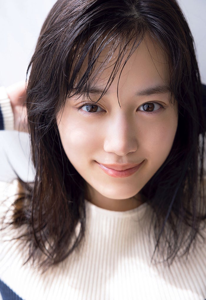 乃木坂46山下美月、すっぴん美肌＆キャミ姿で胸元ちらり 2nd写真集全4種の裏表紙解禁 ＜ヒロイン＞