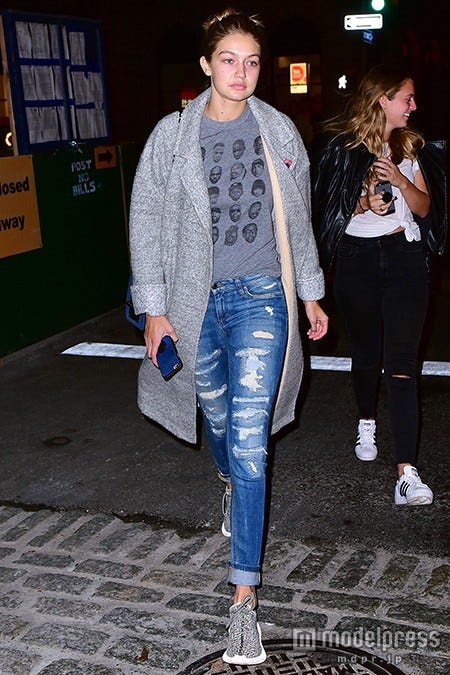ジジ・ハディッドはカジュアルに着こなし/photo:Getty Images