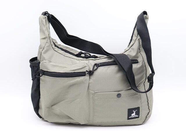 宝島社雑誌付録モノマックス12月号のキャプテンスタッグの便利な外ポケット付き！ショルダーバッグ2