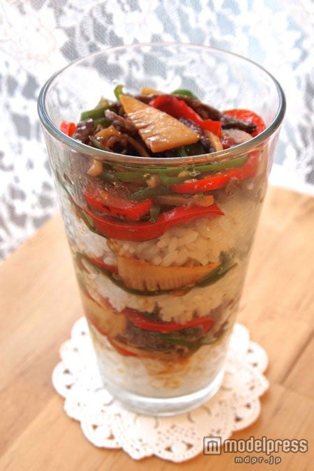 タンブラーエスニック青椒肉絲丼