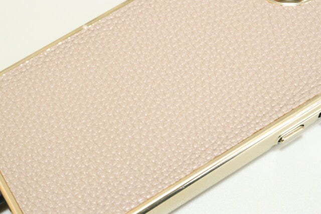 ダイソーのスマホケース（合皮、アイフォーン15用）4