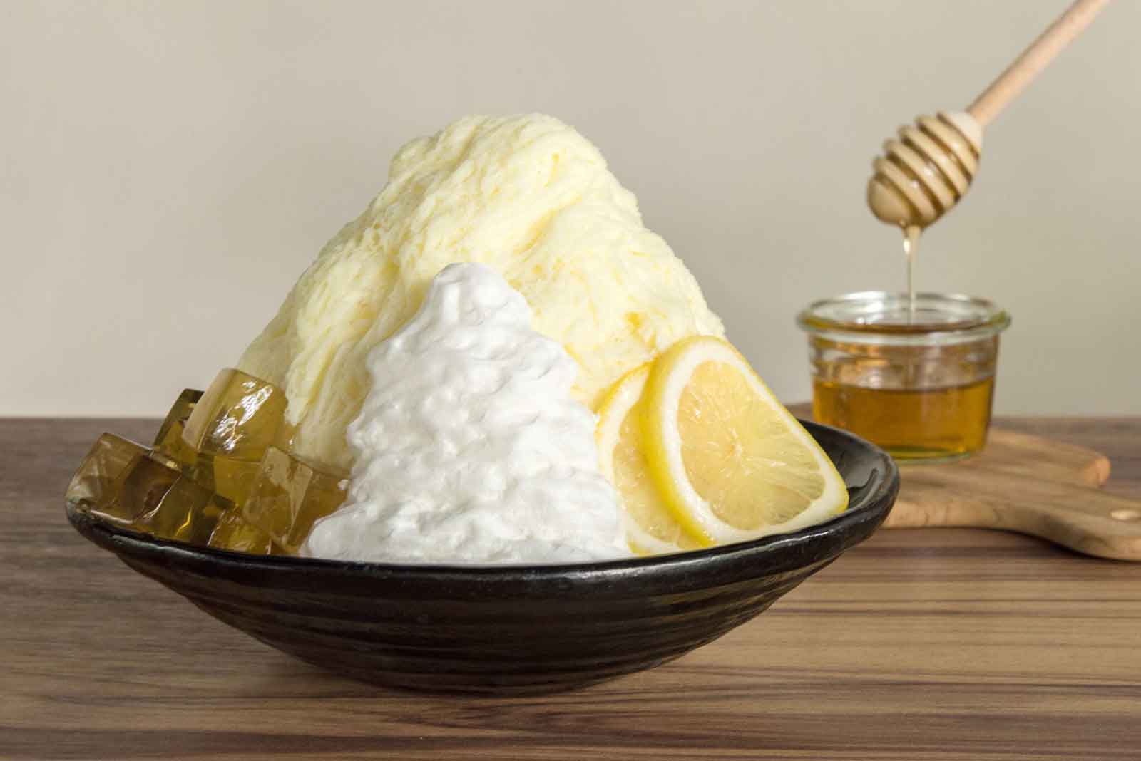 ハニーミルクかき氷1,330円（税込）／画像提供：TRANSIT-GENERAL-OFFICE