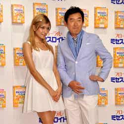 (写真左から)ローラ、石田純一