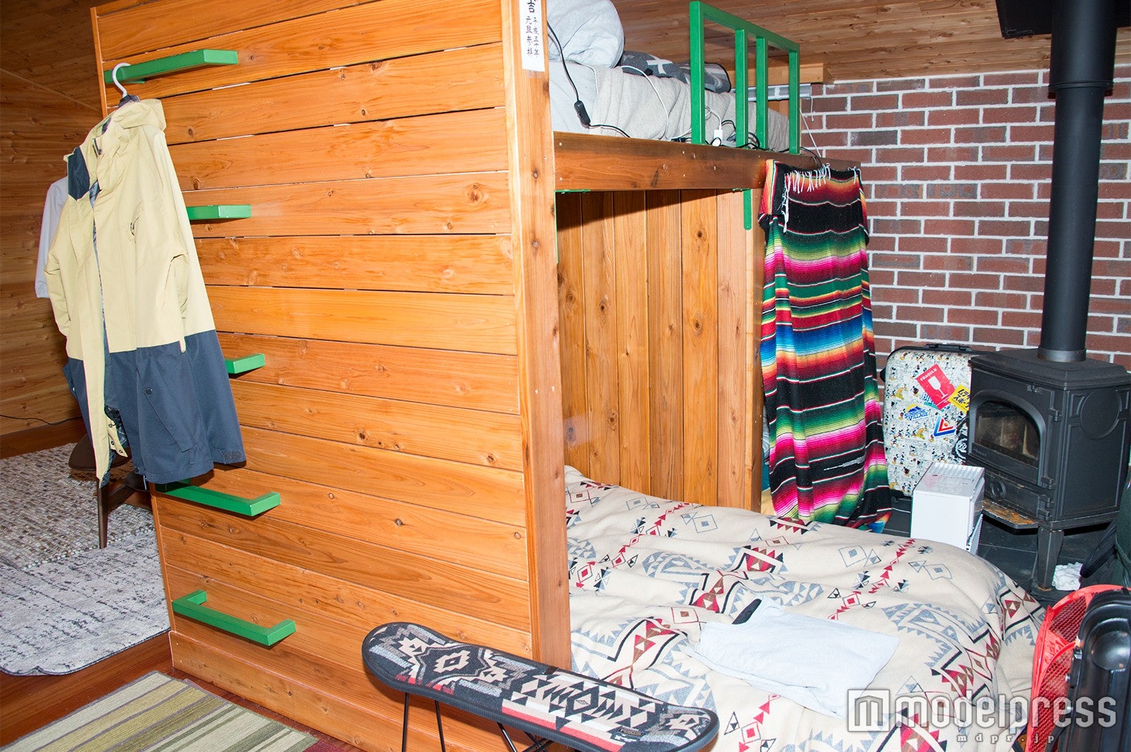 男子部屋（C）モデルプレス