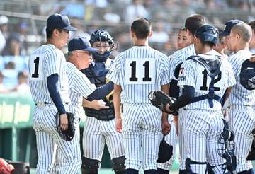 「いかついけどカッコええ」明徳義塾・馬淵監督がサングラス着用で采配 70歳名将の一変姿に反響「初めて見る」「いつからかけてたっけ？」