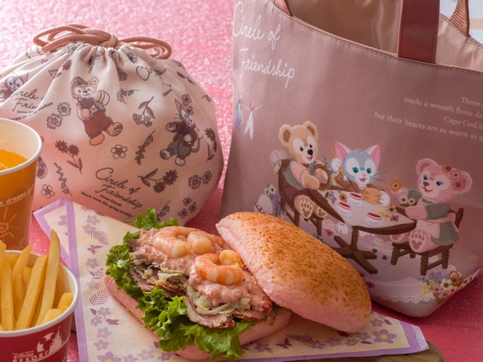 ケープコッド・クックオフのファーストプライズセット、スーベニアランチケース付き2,980円(C)Disney