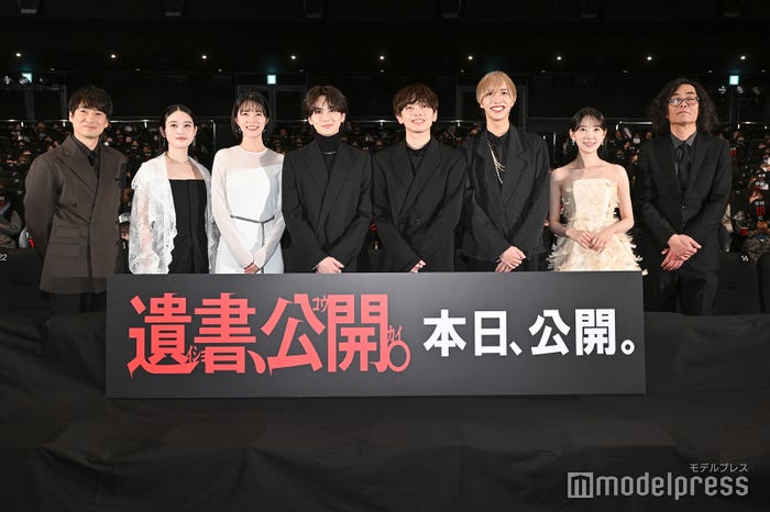 (左から)忍成修吾、高石あかり、志田彩良、吉野北人、宮世琉弥、松井奏、堀未央奈、英勉監督(C)モデルプレス