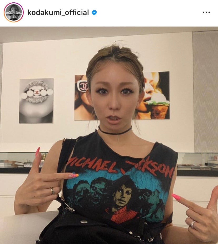 倖田來未、Tシャツコーデ“連写SHOT”＆ネオンカラーネイル公開し反響