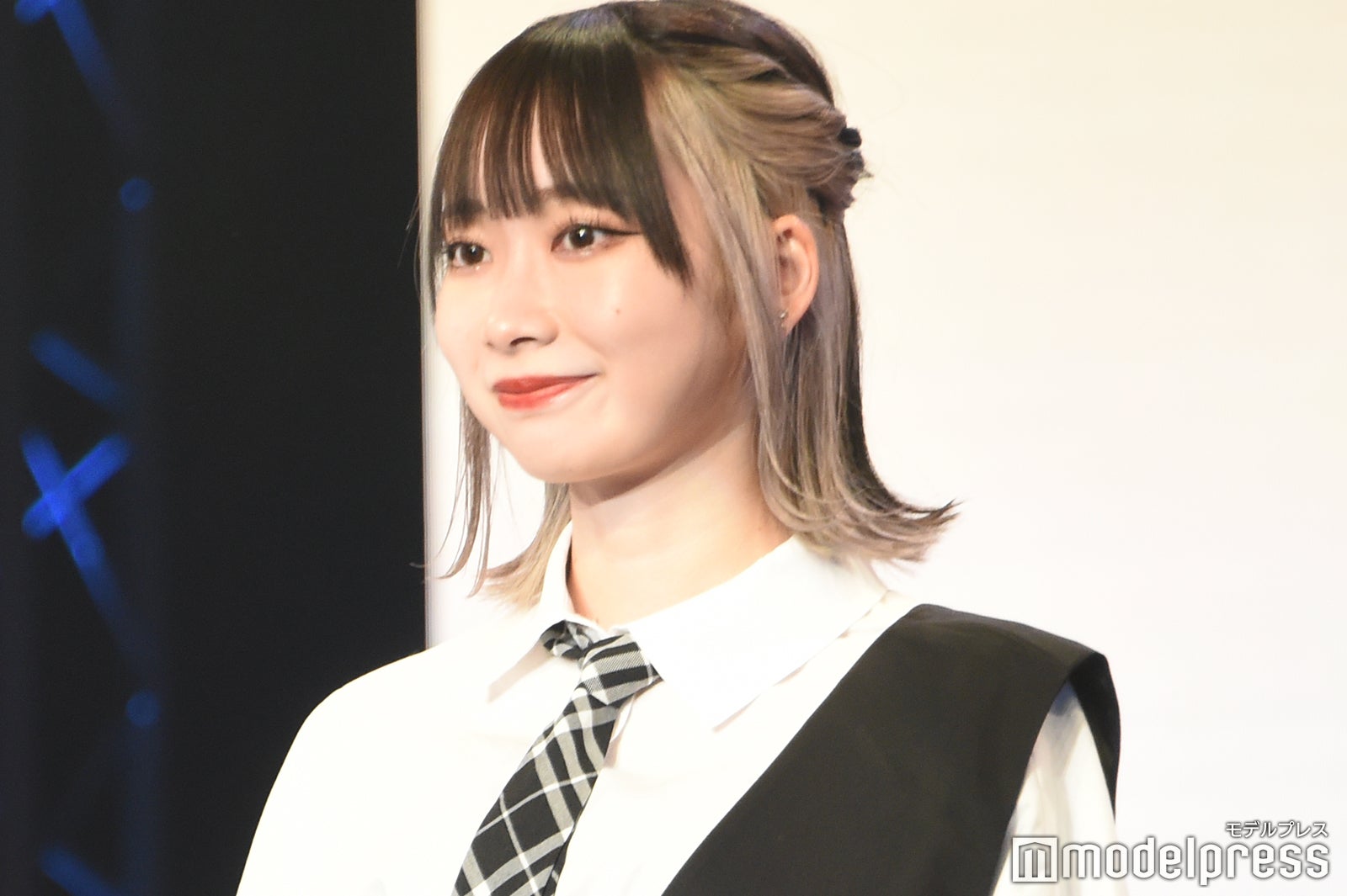 期限切れJKYouTuber”くれいじーまぐねっと、ミニスカナース服で