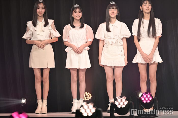 (左から)上妻美咲、梨里花、松尾そのま、十文字陽菜(C)モデルプレス