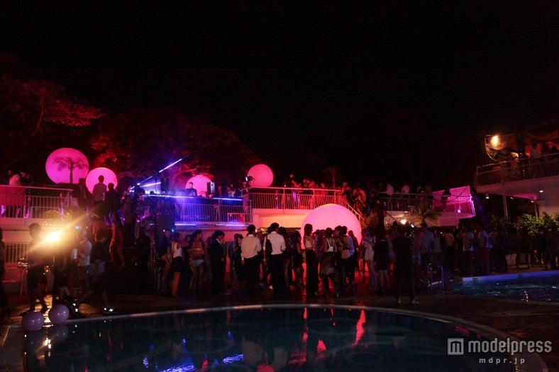 ラグジュアリーな雰囲気たっぷり／「TGC 2013 A/W AFTER PARTY TGC Night Pool Party」（C）TGC Night Pool Party 2013