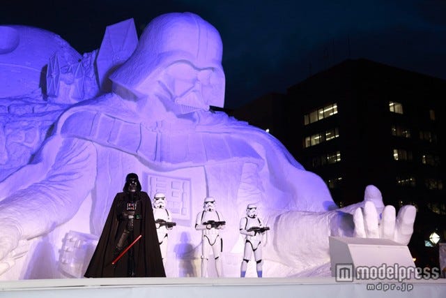 史上最大級の雪像「雪のスター・ウォーズ」お披露目、ダース・ベイダーも登場(C)2015Lucasfilm Ltd. & TM. All Rights Reserved.