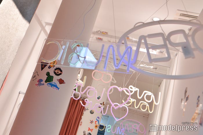 試着室内では写真撮影OK(C)モデルプレス