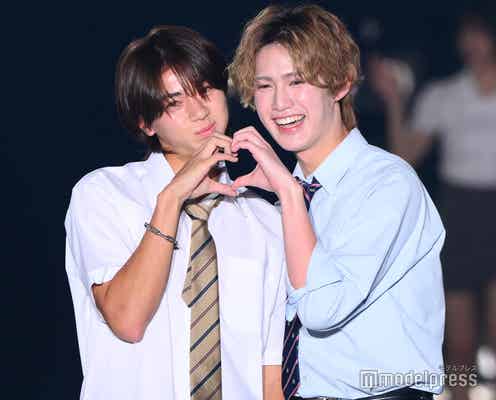 「今日好き」内田金吾&松井芹、仲良くハート 制服で爽やかランウェイ【関コレ2025A/W】