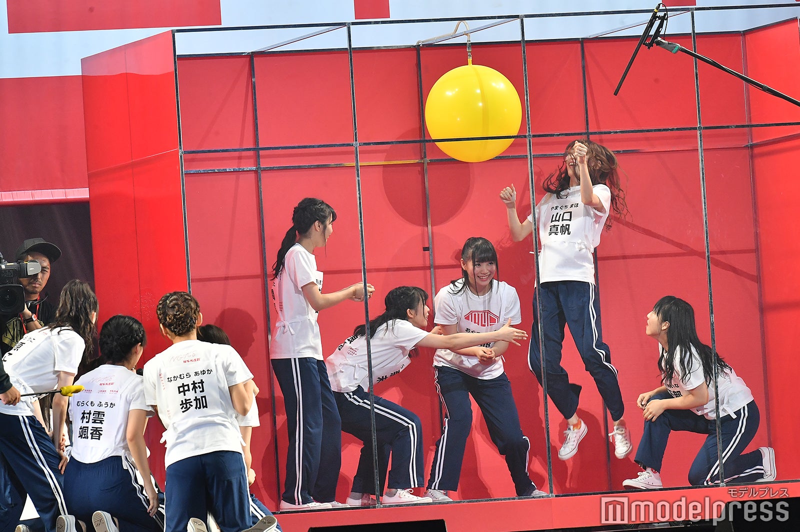 ジェスチャーゲームで必死に伝えるメンバー／NGT48 4thシングルリリースイベント （C）モデルプレス