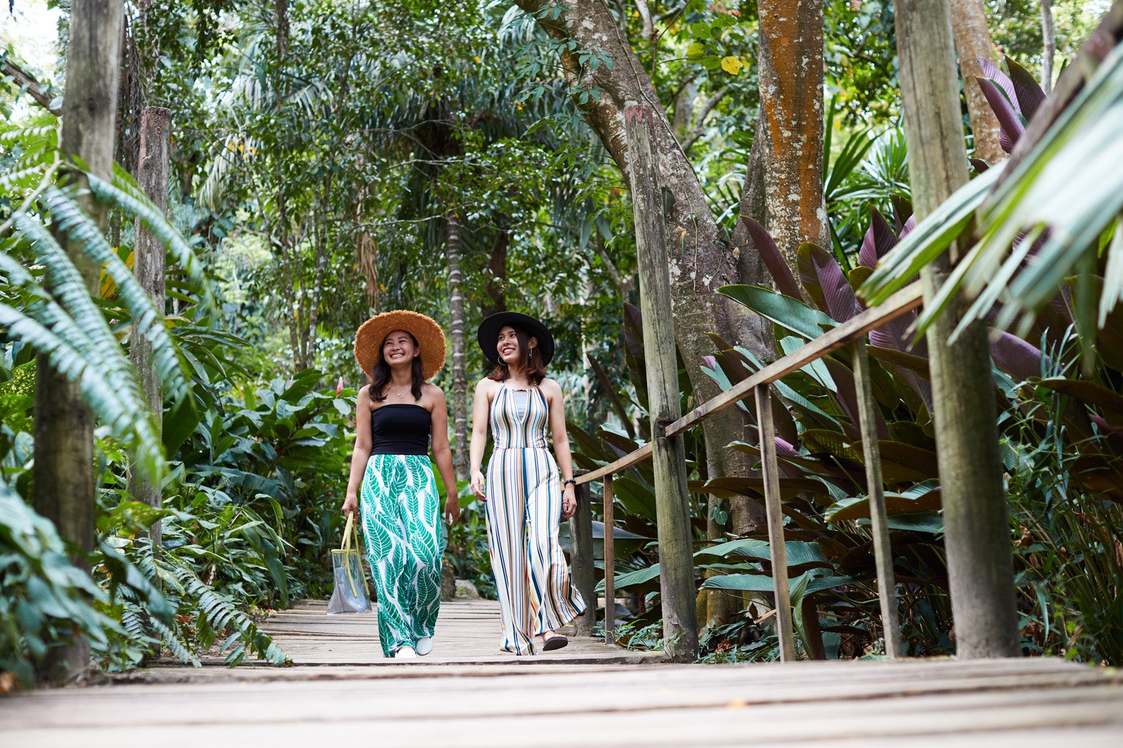 「スリーピングジャイアント植物園（Garden of the Sleeping Giant）」／写真提供：フィジーエアウェイズ