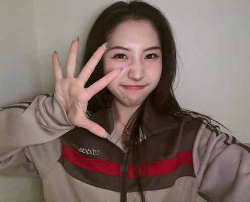 トラジャ松田元太の妹・KOKORO、部屋に飾られた豪華7段雛人形が話題 “マイファミリー”愛犬との2ショットに驚きの声「実家かな?」「次元が違う」