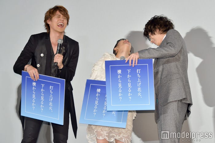 シンクロした回答に爆笑/左から:宮野真守、広瀬すず、菅田将暉 (C)モデルプレス