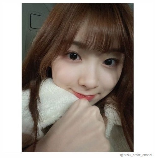 NiziUミイヒ、どアップ写真に「天使」「破壊力すごい」の声 愛犬も公開