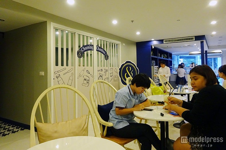 「AMPERSAND（アンパサンド）」店内