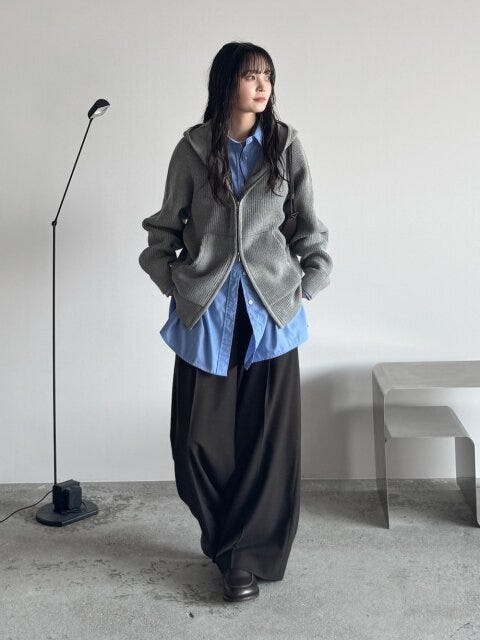シャツ×ニットのこなれレイヤードスタイル シャツ×ニットのこなれレイヤードスタイル