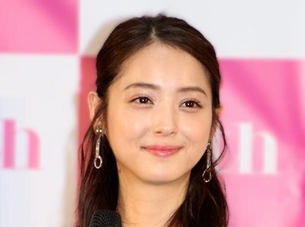 佐々木希 レトロな 昭和美人風パーマ 姿に この髪型が似合うのすごい 美しい の声 モデルプレス