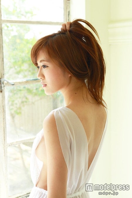 U（ユー）ファーストデジタル写真集「How are U ！？」より