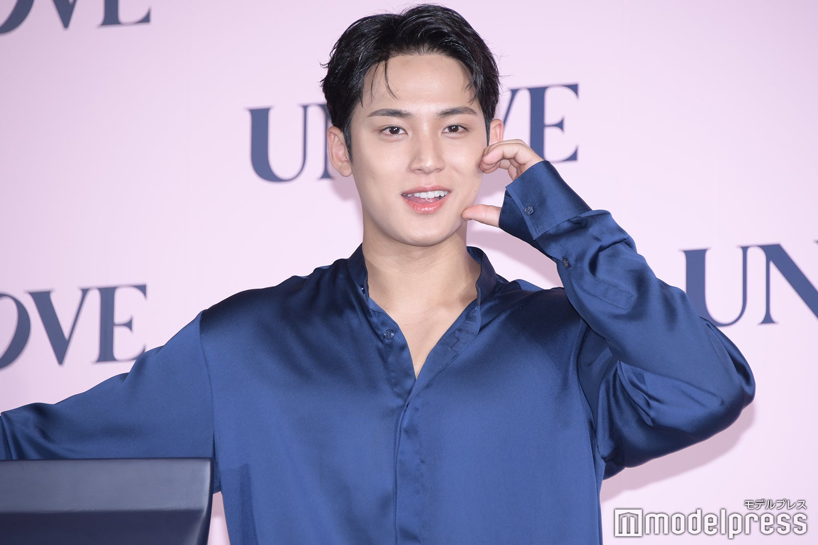 ルダハートしたミンギュ（C）モデルプレス