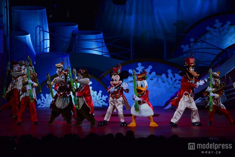 テーブル・イズ・ウェイティング－クリスマスキュイジーヌ／アスパラを運ぶキャラクター