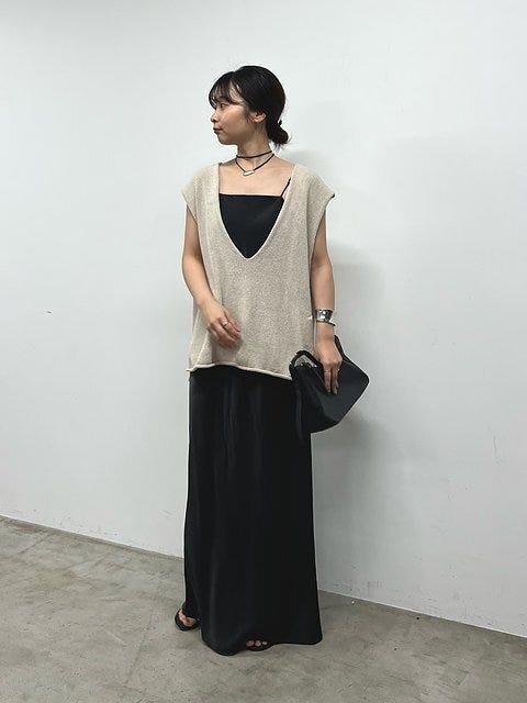 黒キャミワンピースコーデ1