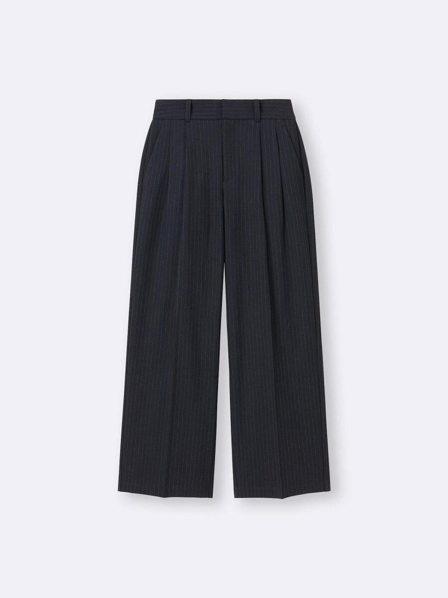 GUのタックワイドパンツ（ストライプ）