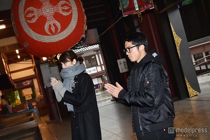 島袋聖南、菅谷哲也