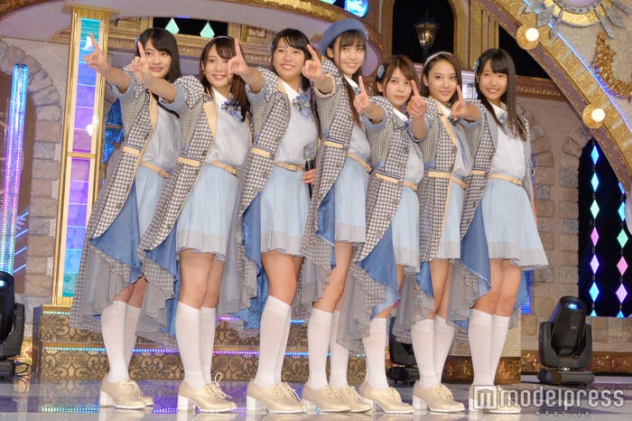 (左から)古賀哉子、長月翠、大石夏摘、阿部菜々実、吉崎綾、安田愛里、鈴木遥夏 (C)モデルプレス