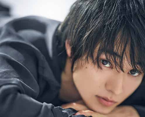 山崎賢人、ドキッとする目線カット公開 サウナにハマる理由とは