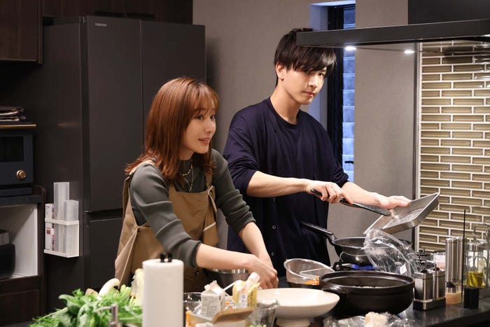 田中みな実、岩田剛典「あなたがしてくれなくても」第7話より(C)フジテレビ