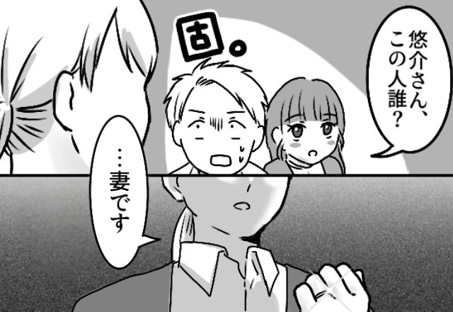 深夜のコンビニ、車で“女と密会”する夫。だが直後「この人誰？」⇒妻の【まさかの行動】に夫が動揺した話