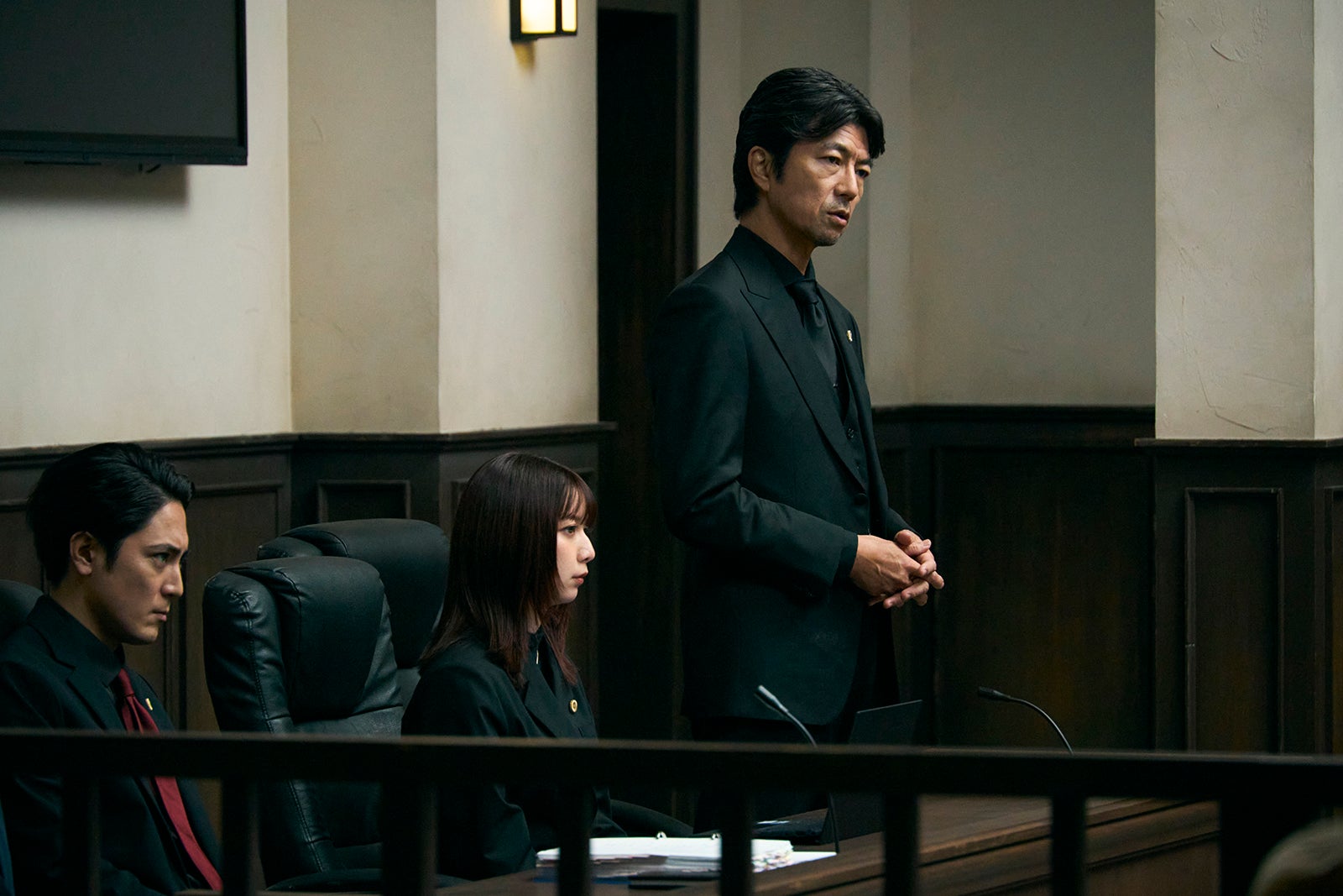 間宮祥太朗、上白石萌歌、仲村トオル「イグナイト -法の無法者-」第2話（C）TBS