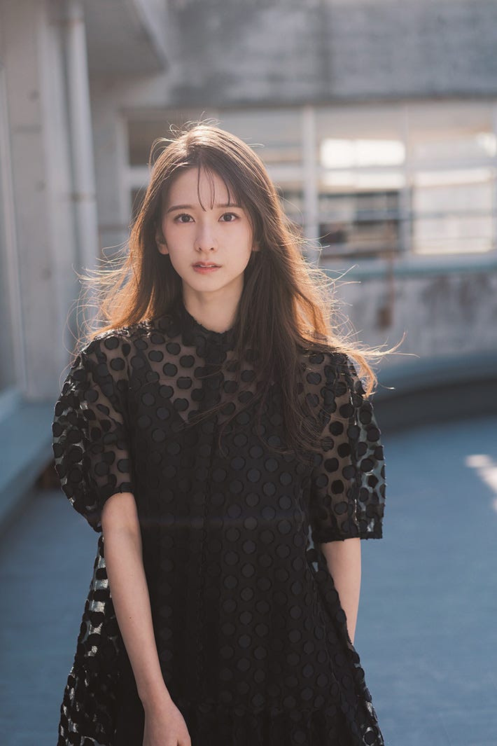 乃木坂46 5期生の菅原咲月 黒ワンピで大人っぽい表情 グループ加入時の周囲の反応明かす モデルプレス 乃木坂46 5期生の菅原咲月 黒ワンピで大人っぽい表情 グループ加入時の周囲の反応明かす モデルプレス