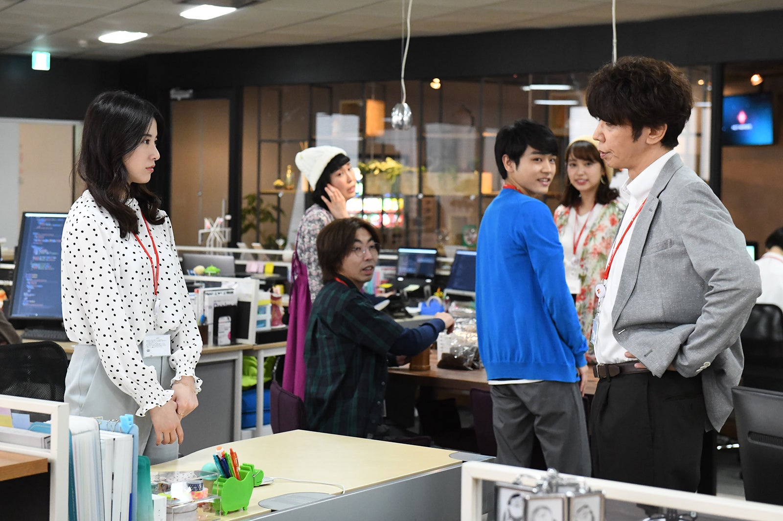 吉高由里子、ユースケ・サンタマリア／「わたし、定時で帰ります。」より（C)TBS