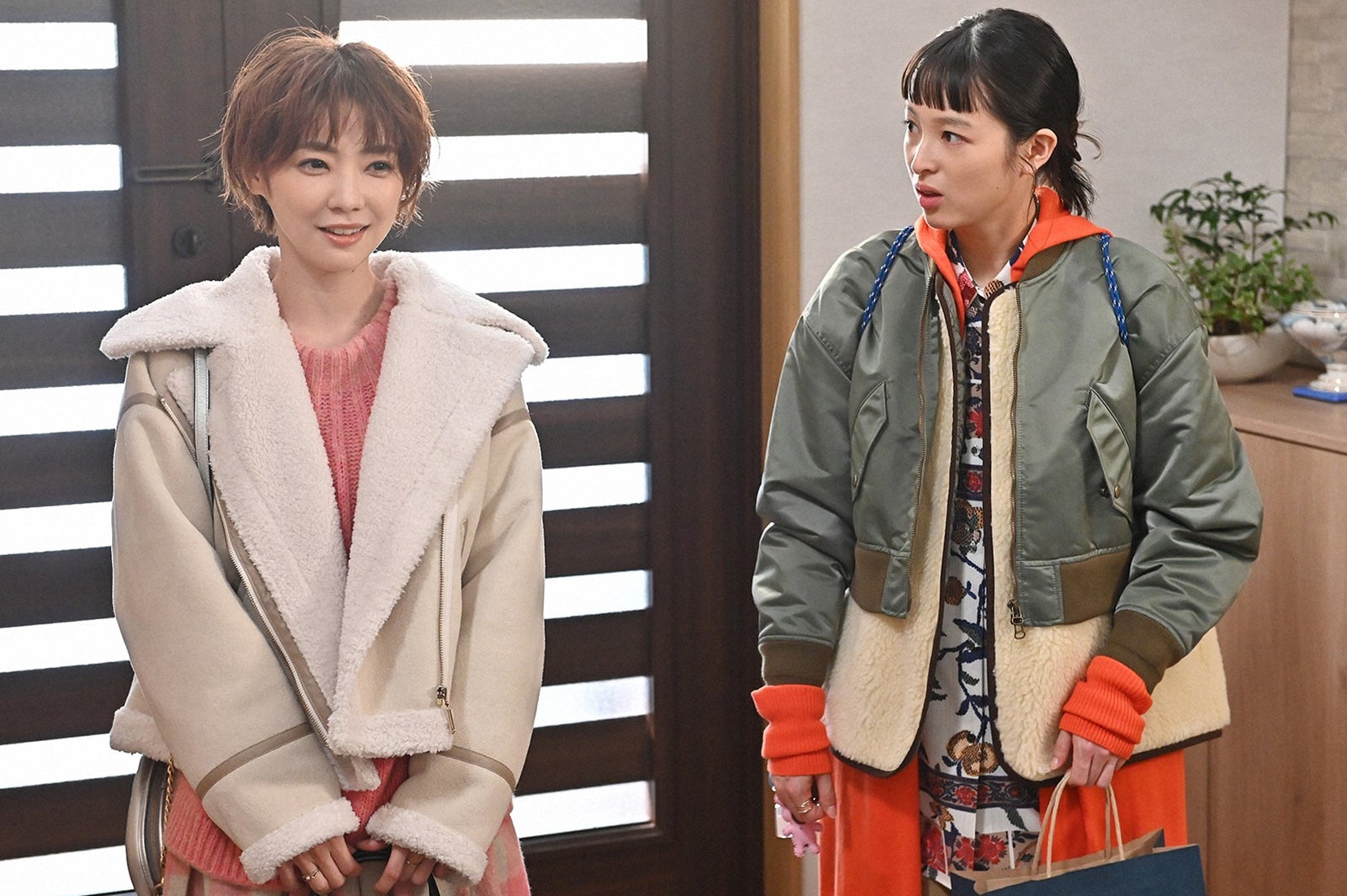 倉科カナ、清野菜名／「婚姻届に判を捺しただけですが」第7話より（C）TBS