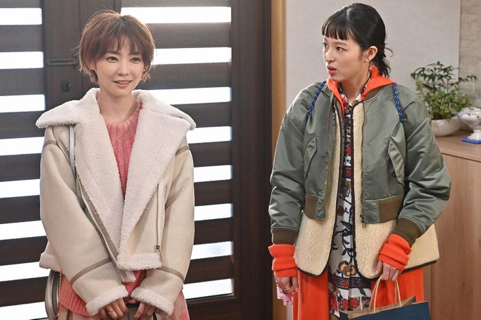 倉科カナ、清野菜名/「婚姻届に判を捺しただけですが」第7話より(C)TBS