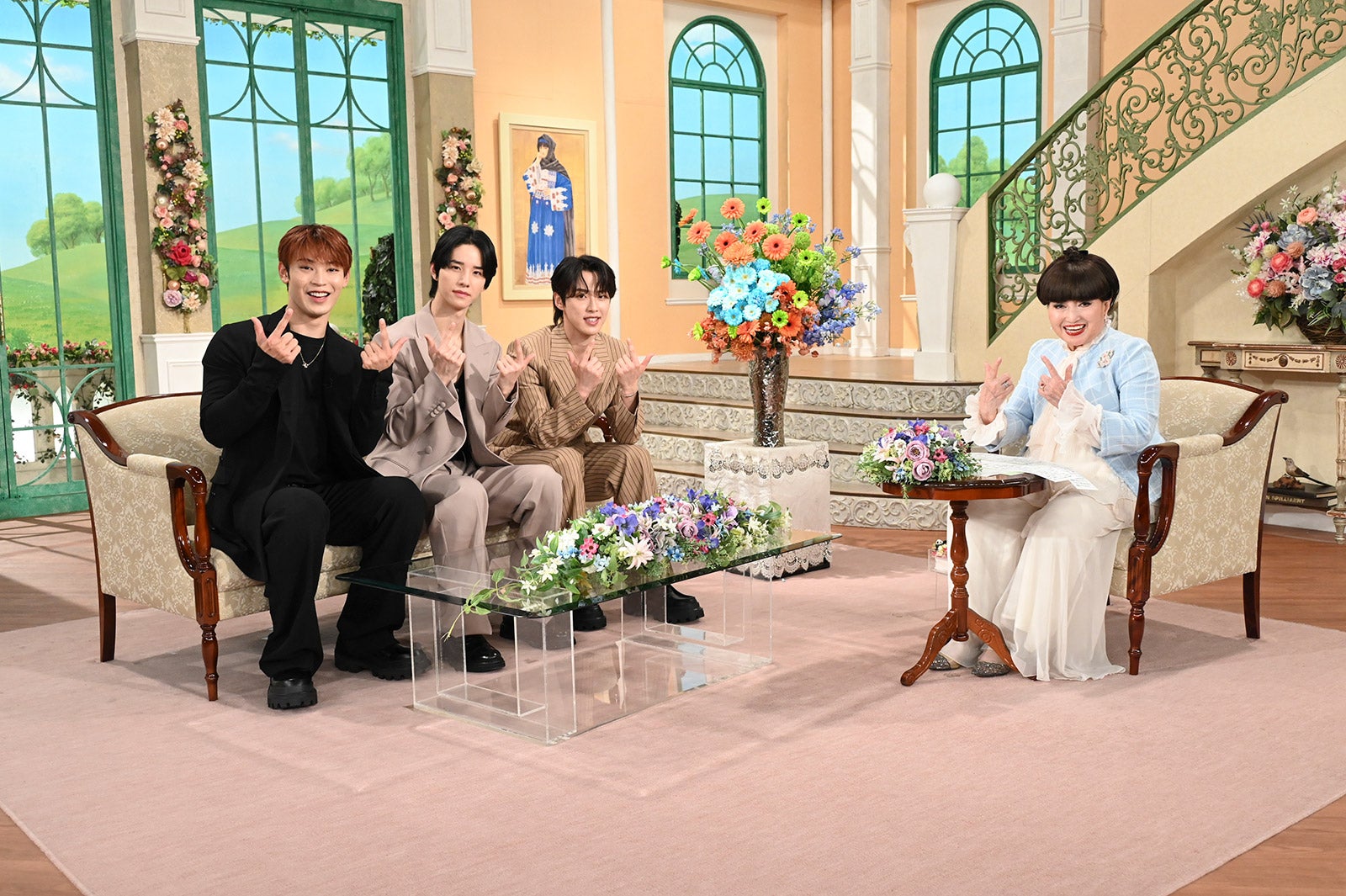 JO1、黒柳徹子（C）TELASA