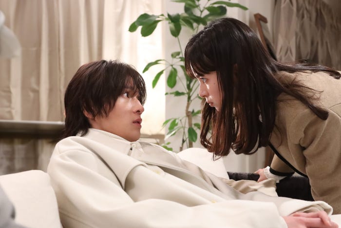 八木勇征、関水渚「婚活1000本ノック」第8話より(C)フジテレビ