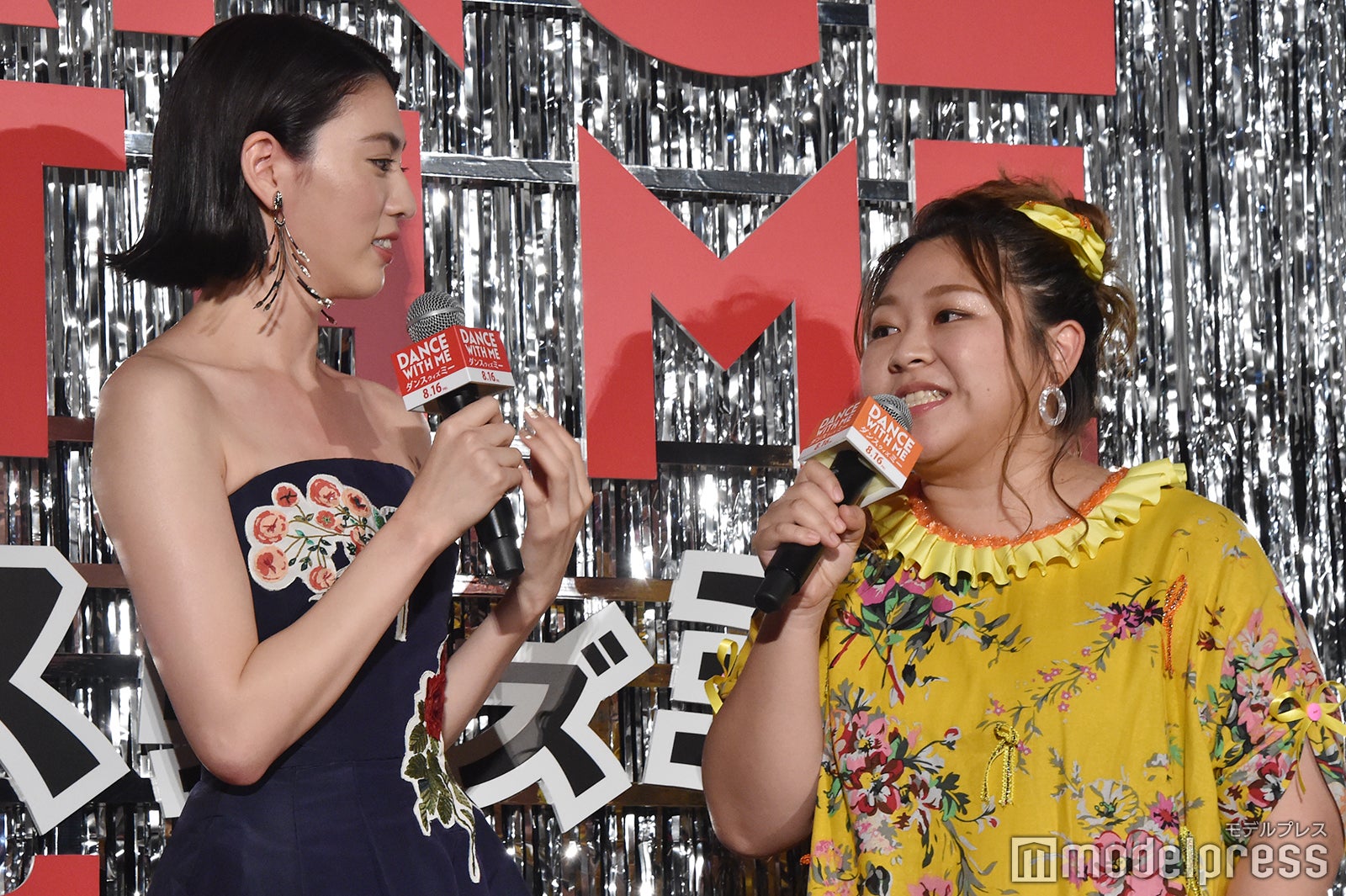 三吉彩花、やしろ優 （C）モデルプレス